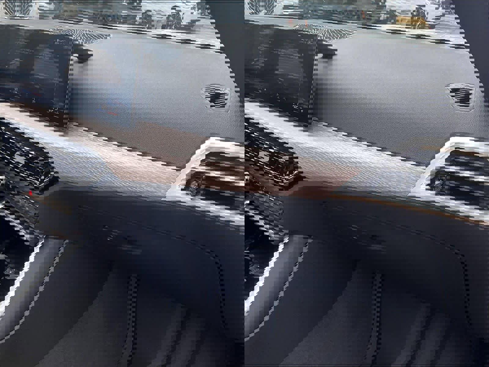 Used 2025 BMW 230i Coupe w/ Convenience Package RWD image 18