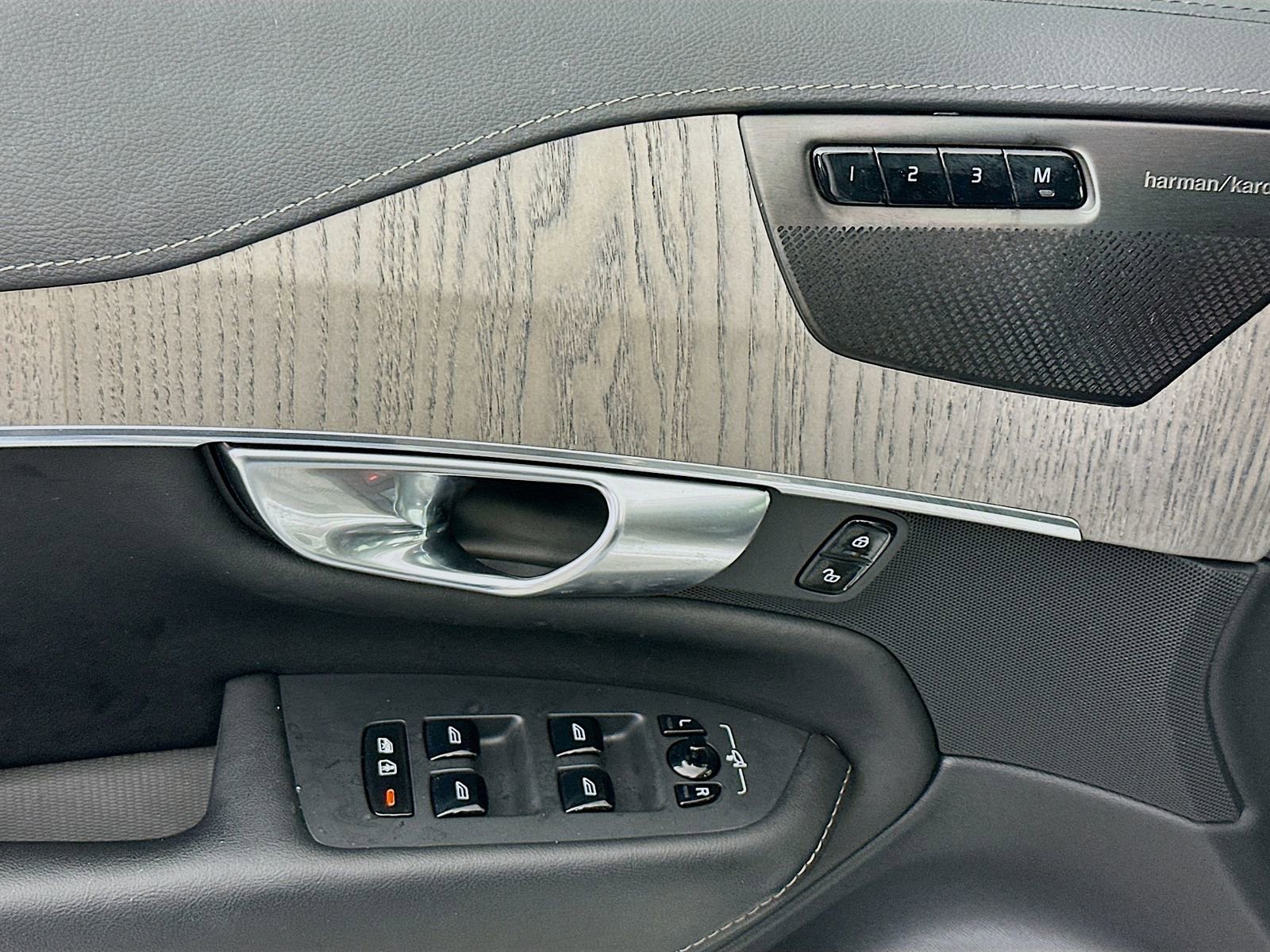 Used 2023 Volvo XC90 T8 Ultimate AWD/4WD image 18