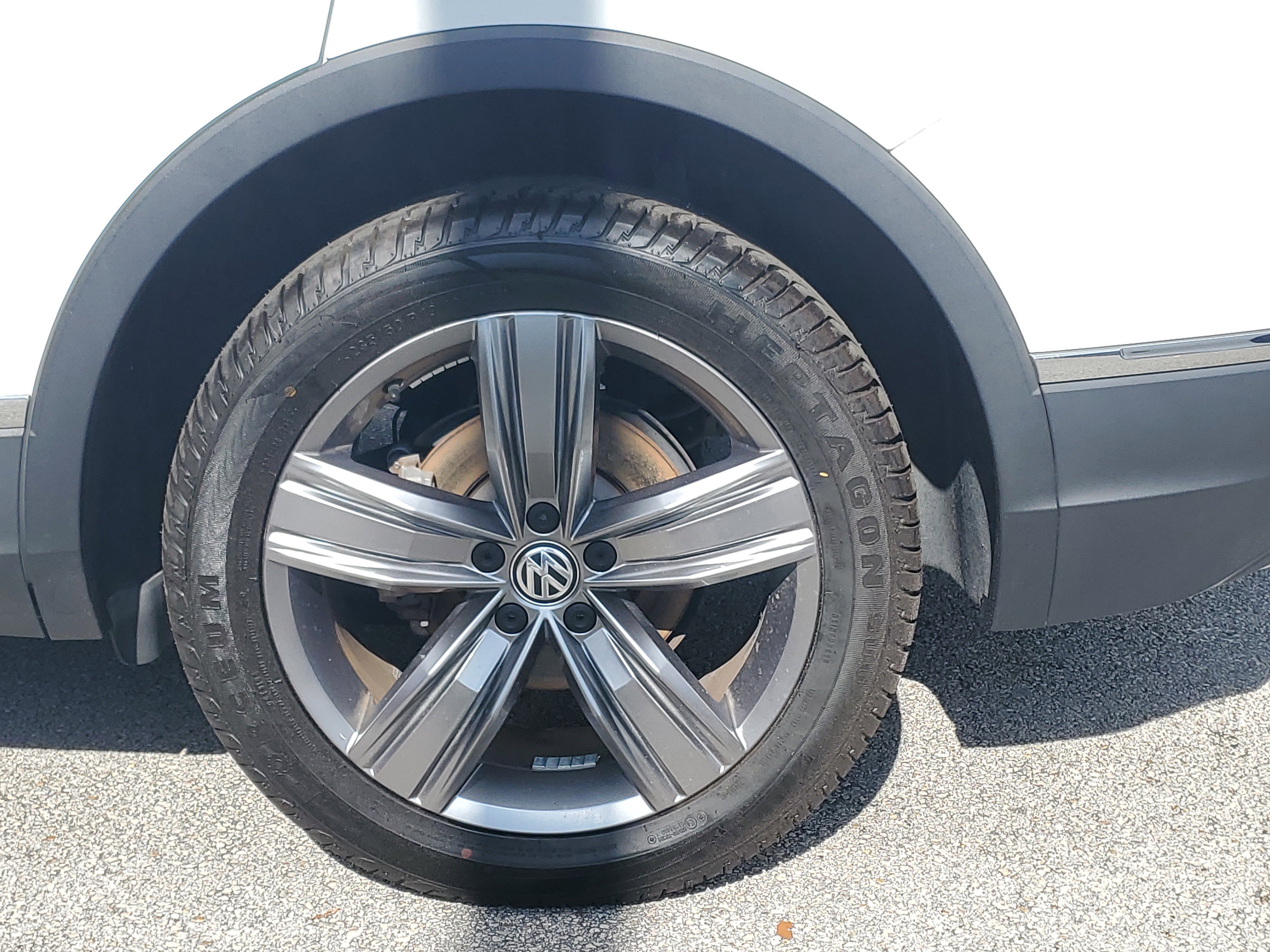Used 2018 Volkswagen Tiguan SEL Premium image 7
