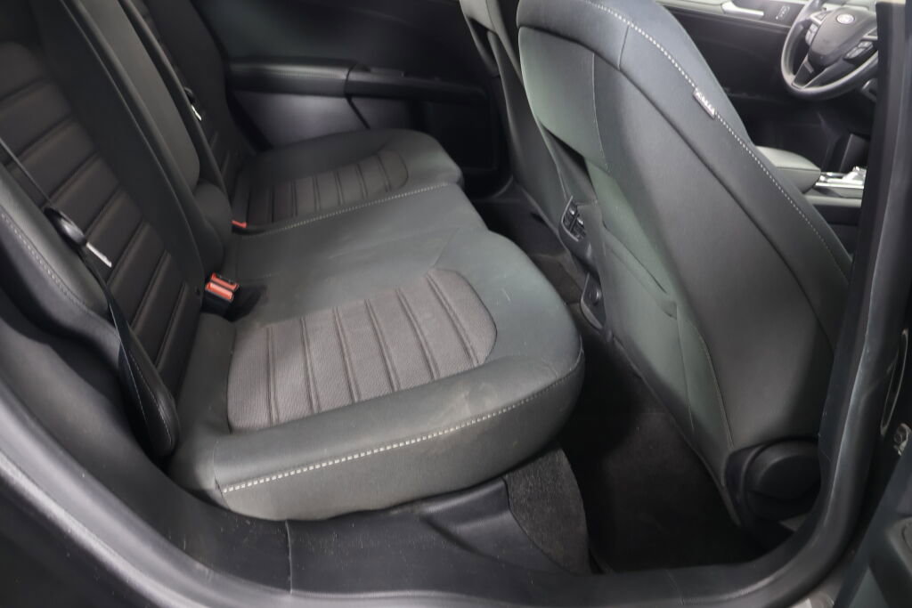 Used 2020 Ford Fusion SE image 24