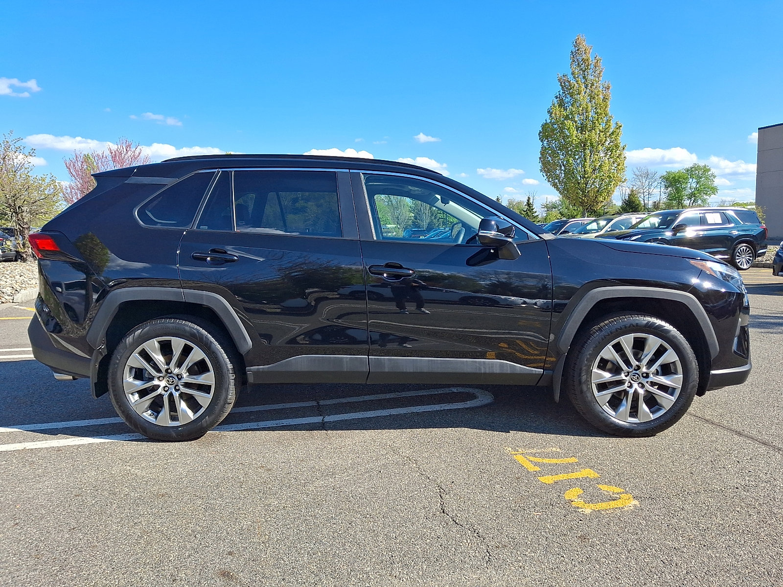 Used 2023 Toyota RAV4 XLE Premium AWD/4WD image 7