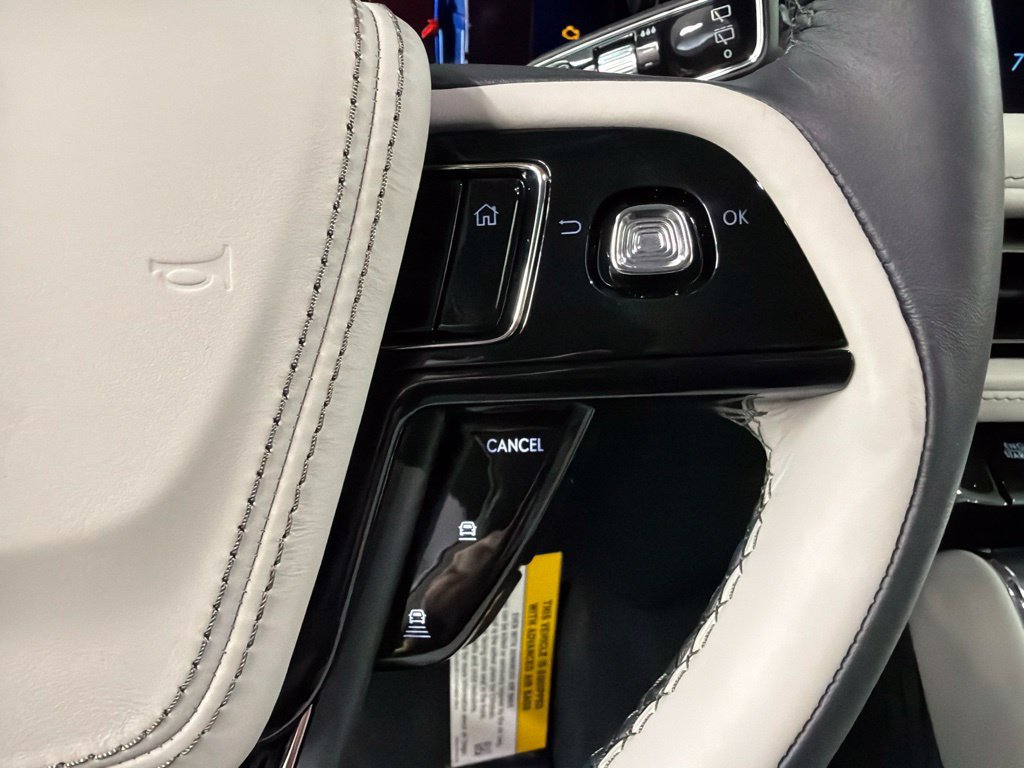 Certified 2026 Lincoln Aviator AWD image 17