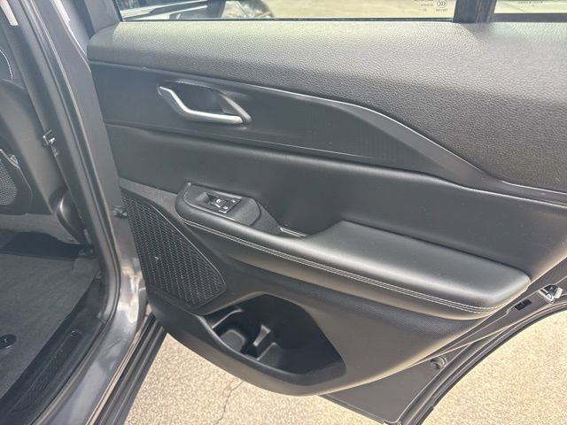 Used 2023 Jeep Grand Cherokee Laredo X image 36