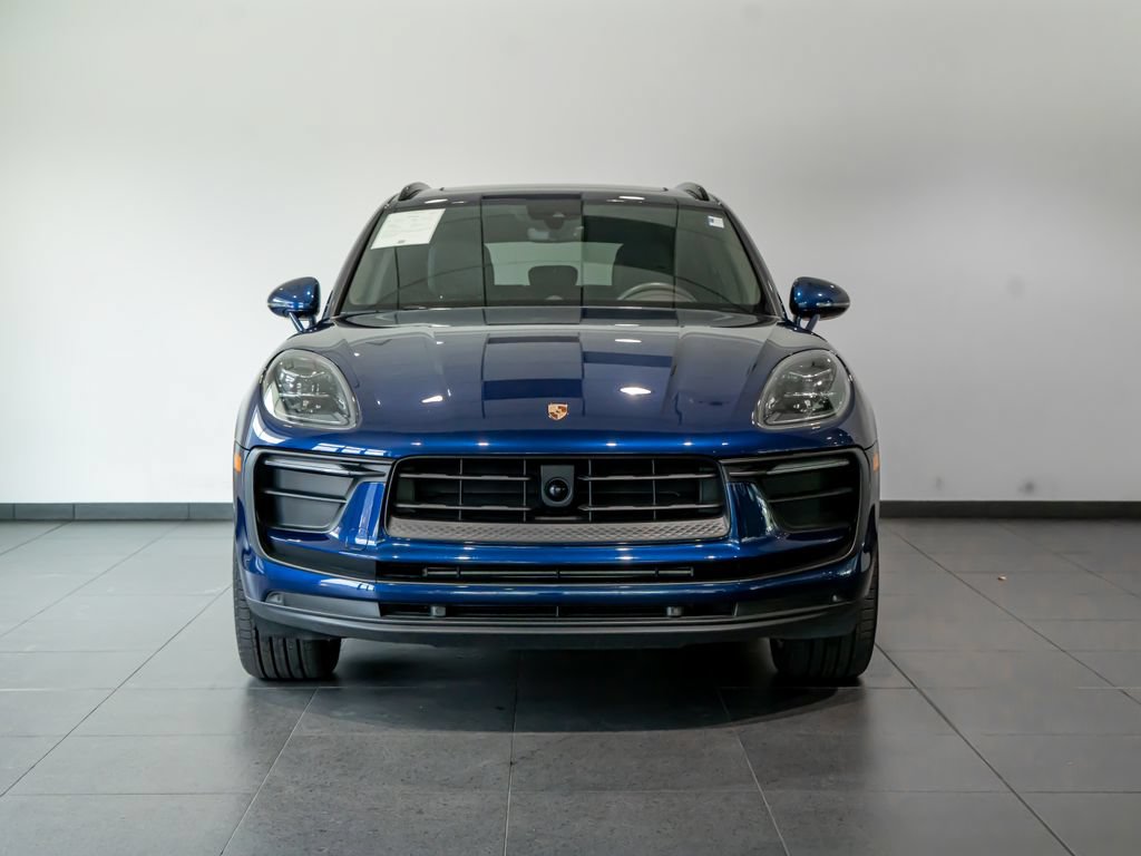 Certified 2025 Porsche Macan AWD/4WD image 10