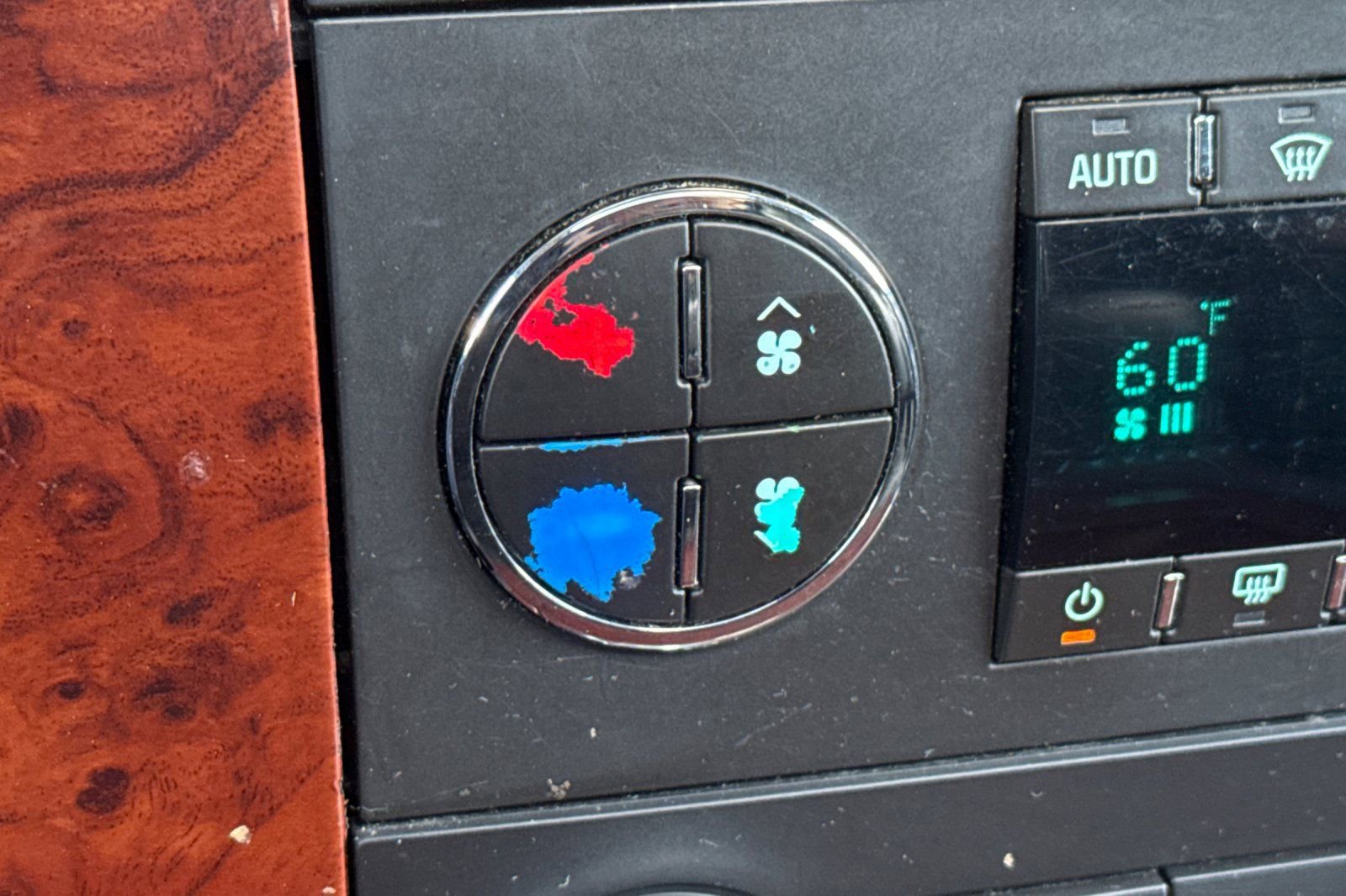 Used 2011 Chevrolet Tahoe LTZ AWD/4WD image 28