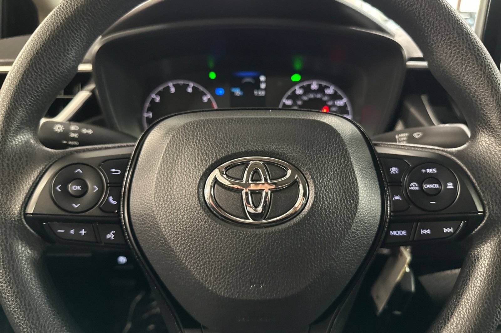 Certified 2025 Toyota Corolla LE FWD image 21