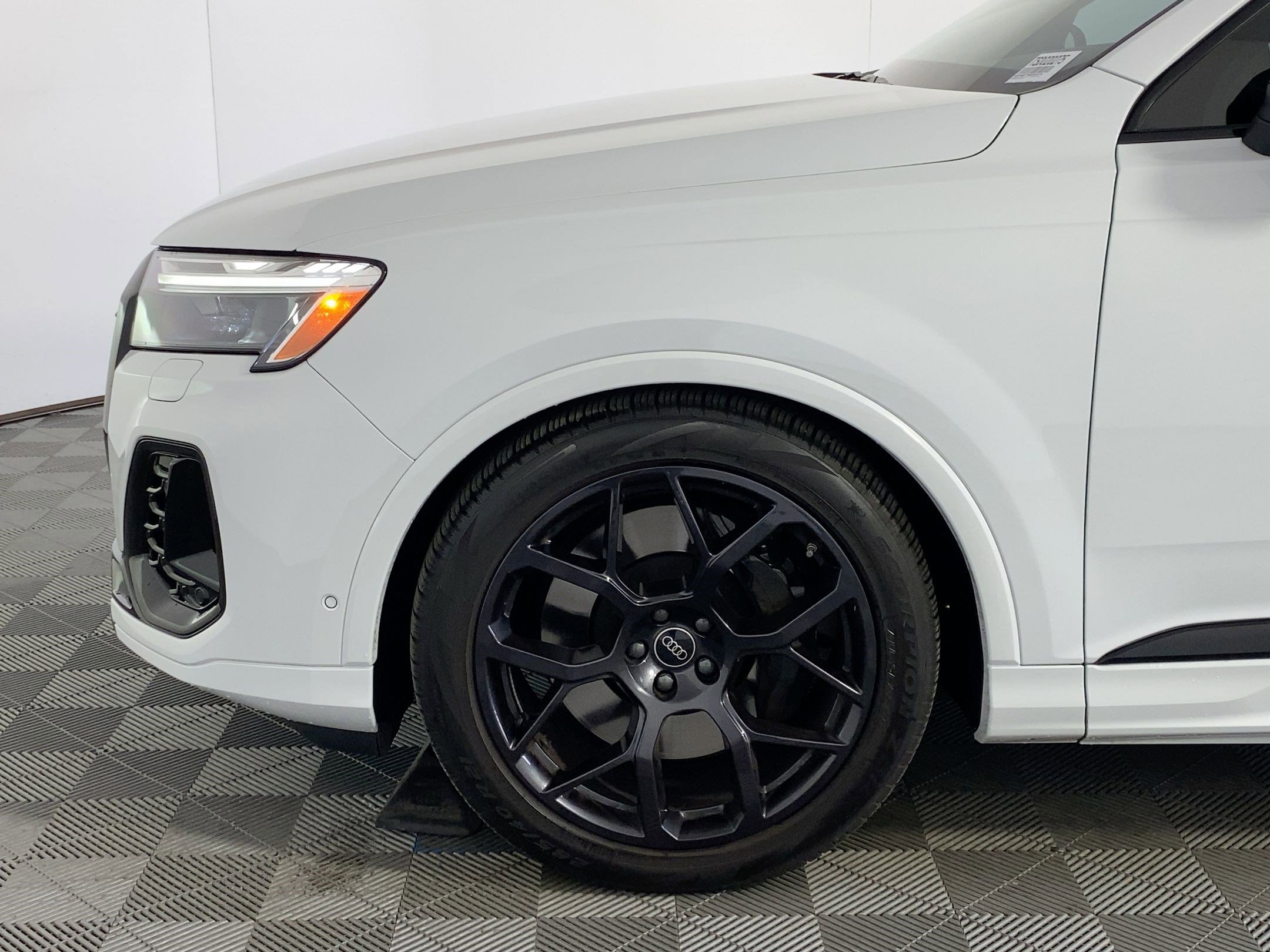 Used 2025 Audi SQ7 Premium Plus w/ Executive Package image 9