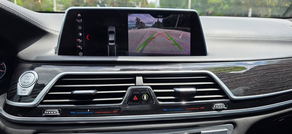 Used 2019 BMW 750i w/ Executive Package RWD image 18