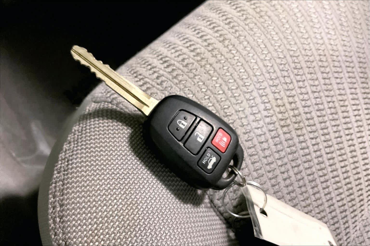 Used 2017 Toyota Camry LE FWD image 15