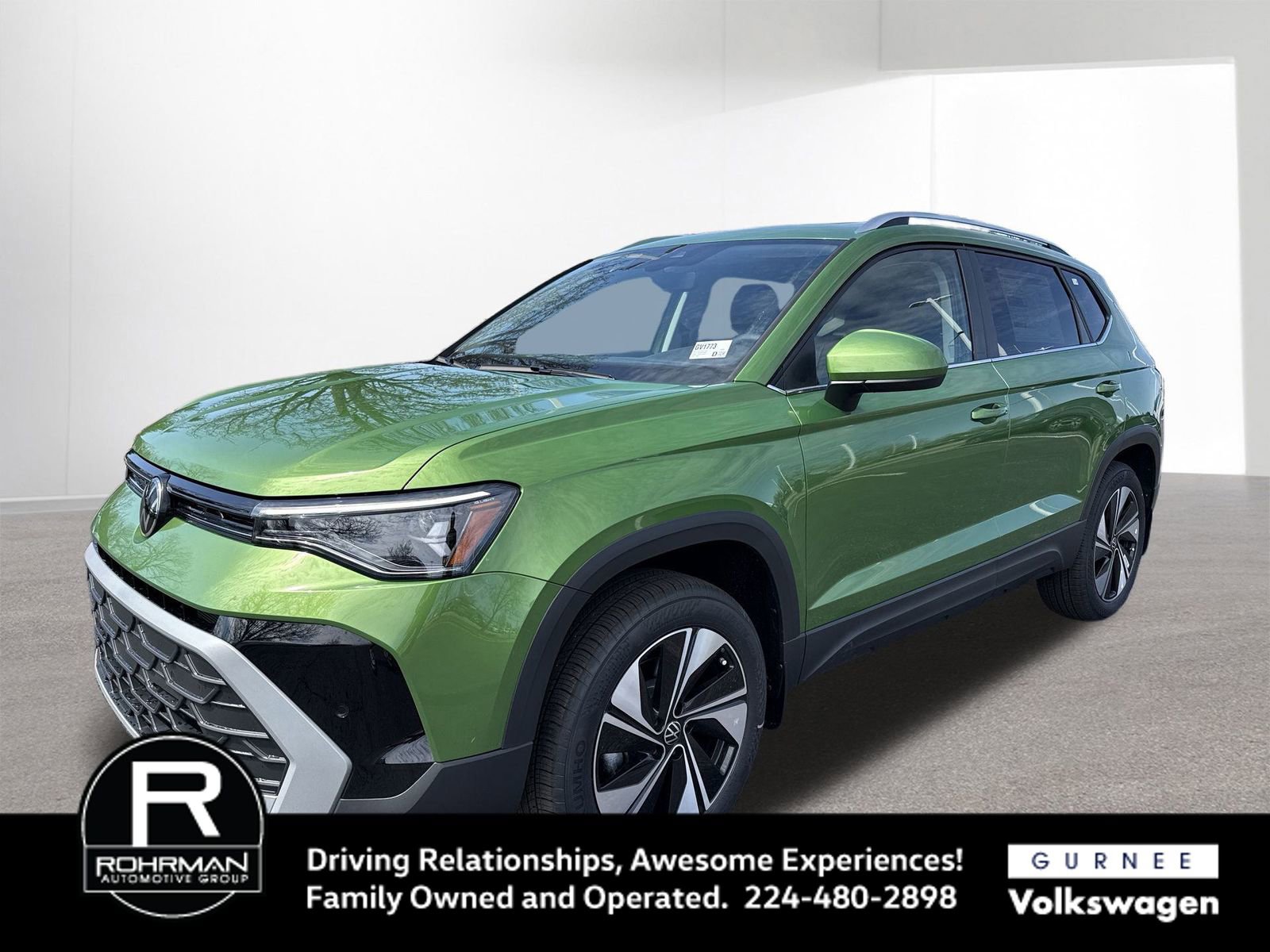 Used 2025 Volkswagen Taos SE AWD/4WD image 4