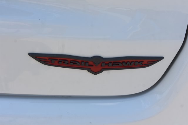 Used 2025 Jeep Compass Trailhawk AWD/4WD image 8