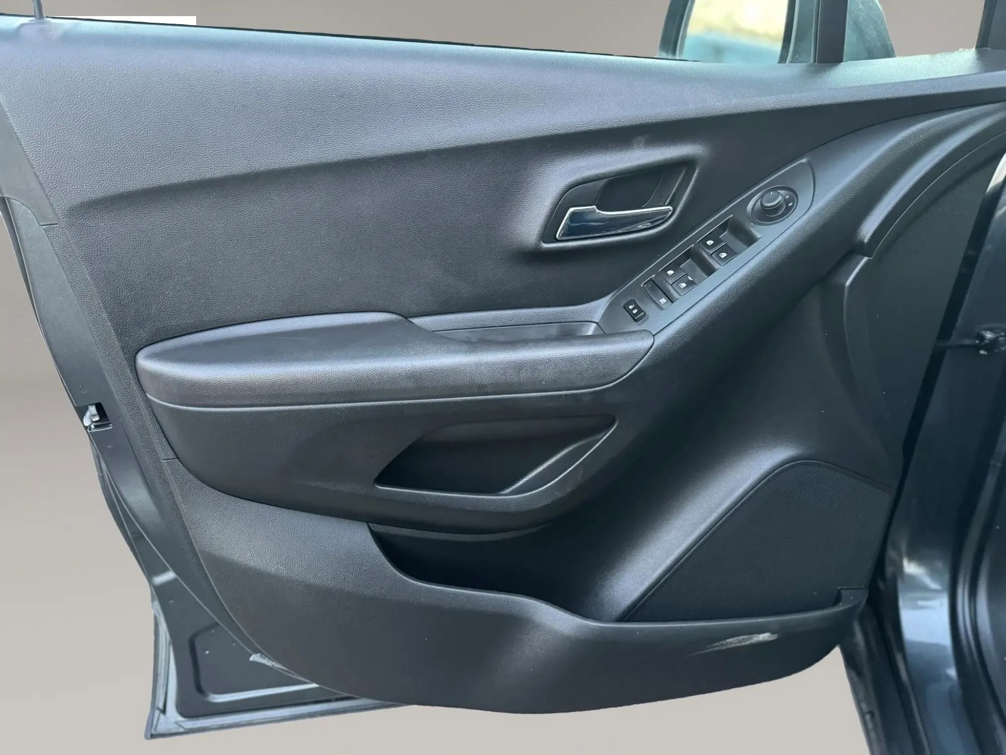 Used 2017 Chevrolet Trax LT w/ LT Convenience Package image 10