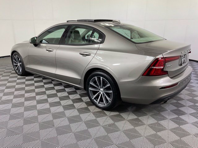 Used 2021 Volvo S60 T5 Momentum FWD image 4