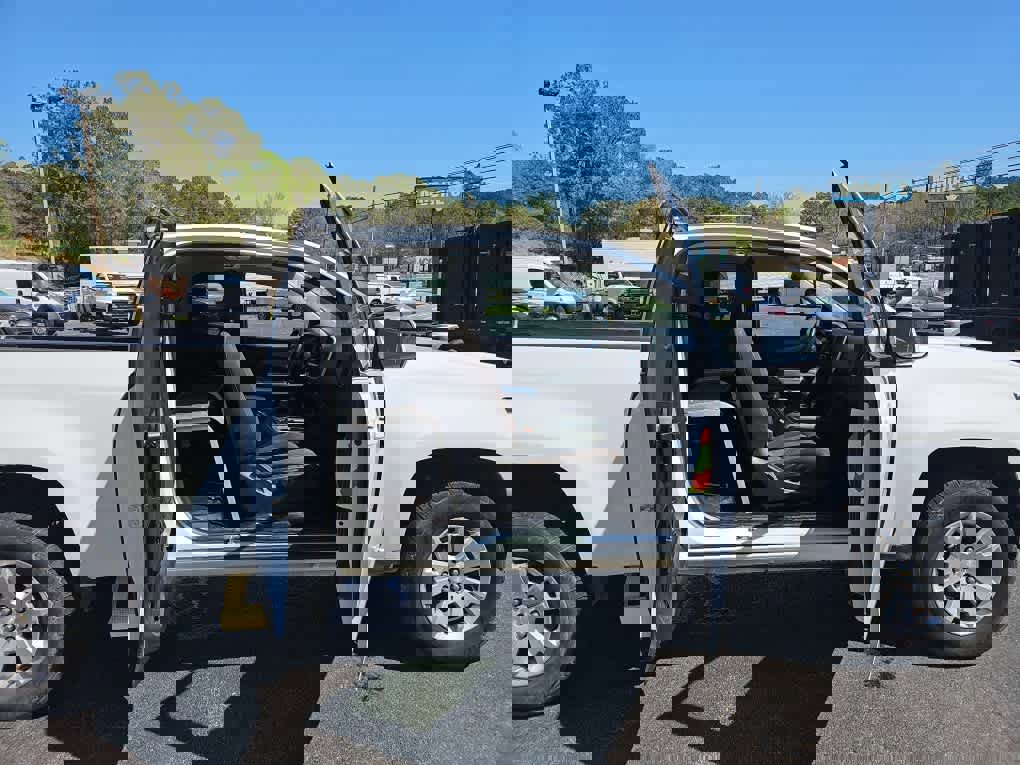 Used 2020 Chevrolet Colorado LT w/ Safety Package RWD image 24