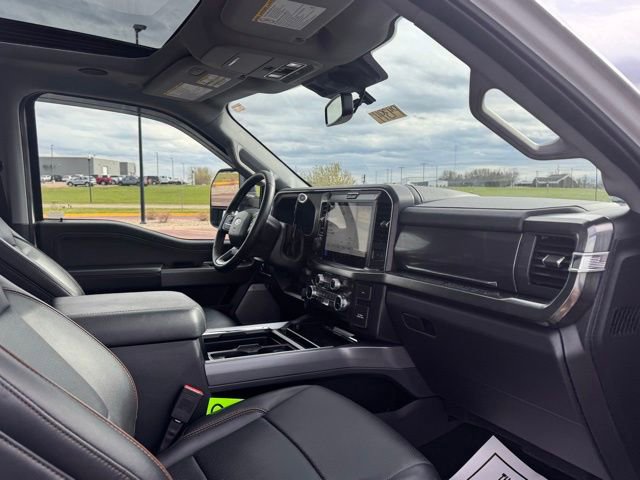 Used 2025 Ford F350 Lariat w/ Lariat Ultimate Package AWD/4WD image 24