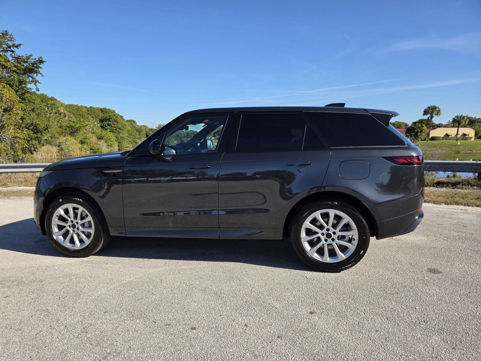 New 2026 Land Rover Range Rover Sport SE image 7