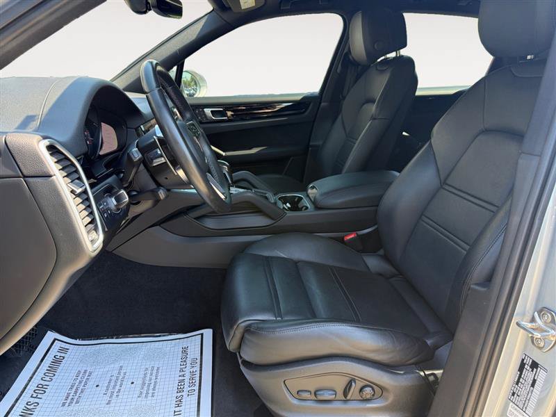 Used 2023 Porsche Cayenne AWD/4WD image 10