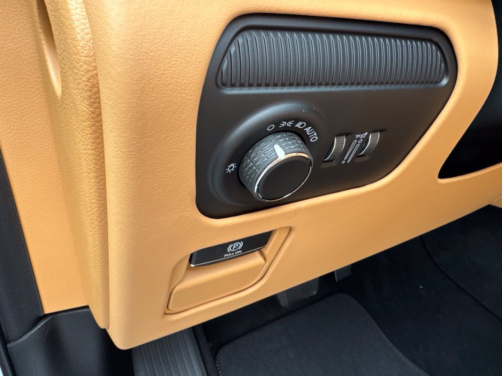 New 2026 Jeep Grand Wagoneer Summit AWD/4WD image 11