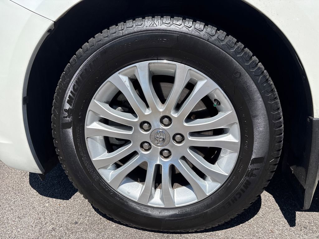 Used 2017 Toyota Sienna XLE Premium FWD image 46