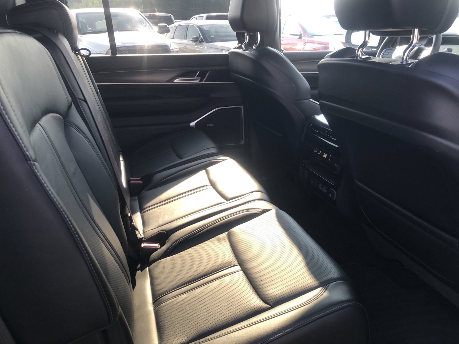 Used 2024 Jeep Wagoneer L Series II w/ Flexible Seating Group AWD/4WD image 50