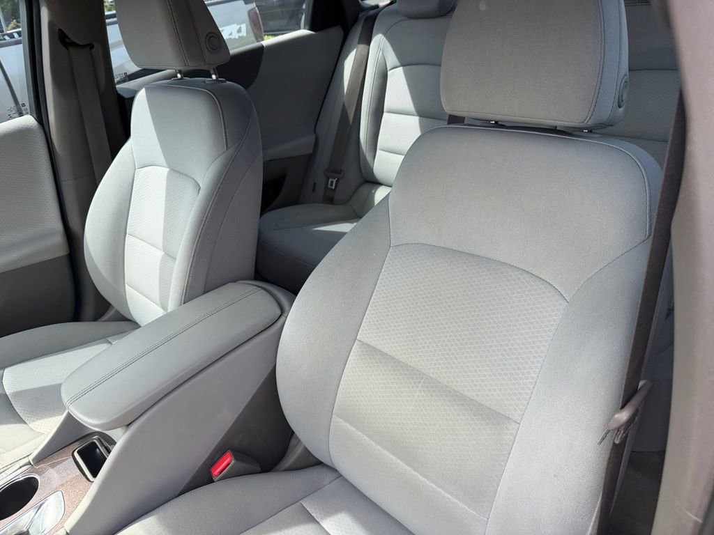 Used 2017 Chevrolet Malibu LT FWD image 7
