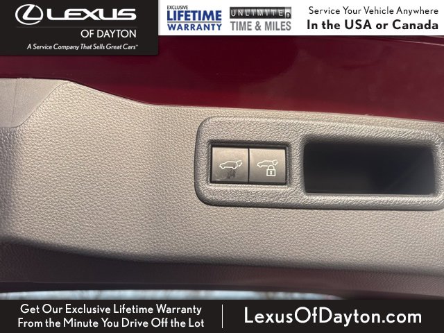 Used 2023 Toyota Venza XLE image 36