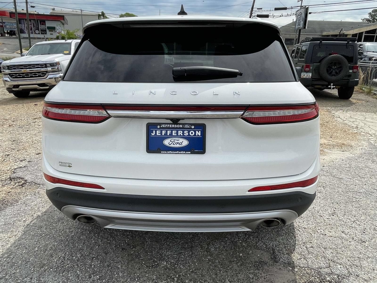 Used 2024 Lincoln Corsair Reserve w/ Rear Removable Package Tray FWD image 4