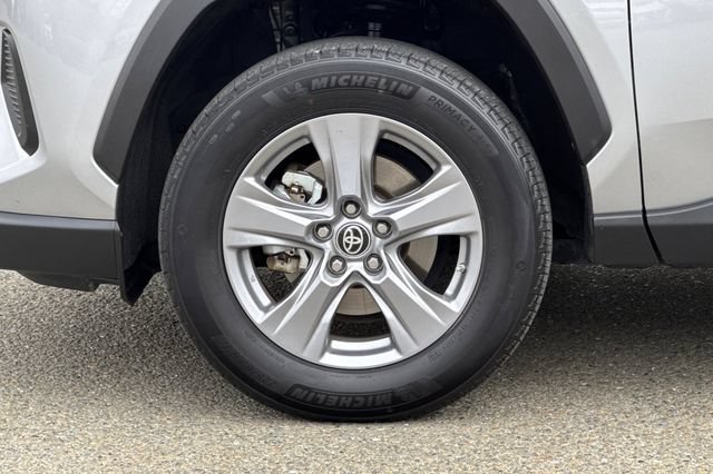 Used 2022 Toyota RAV4 LE AWD/4WD image 31