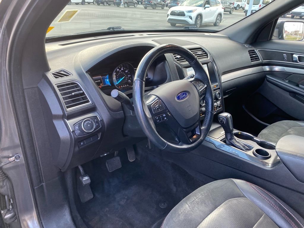 Used 2018 Ford Explorer XLT w/ Equipment Group 202A image 12