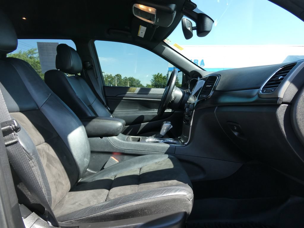 Used 2020 Jeep Grand Cherokee Altitude AWD/4WD image 13