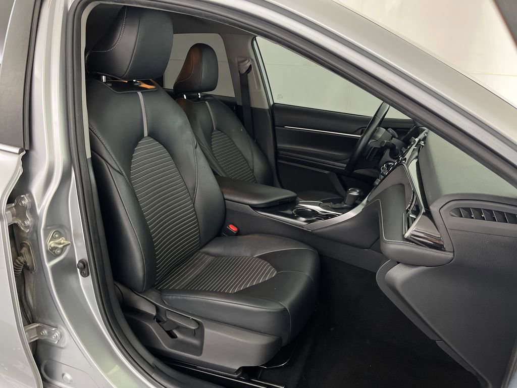 Used 2020 Toyota Camry SE FWD image 21