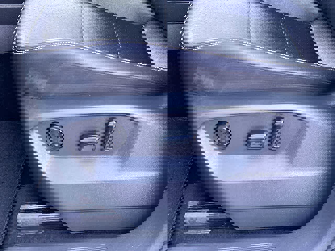 Used 2021 Volkswagen Tiguan SE image 12