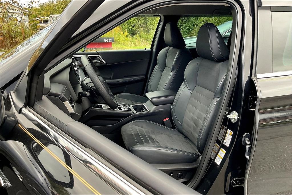 Used 2023 Mitsubishi Outlander SE image 23