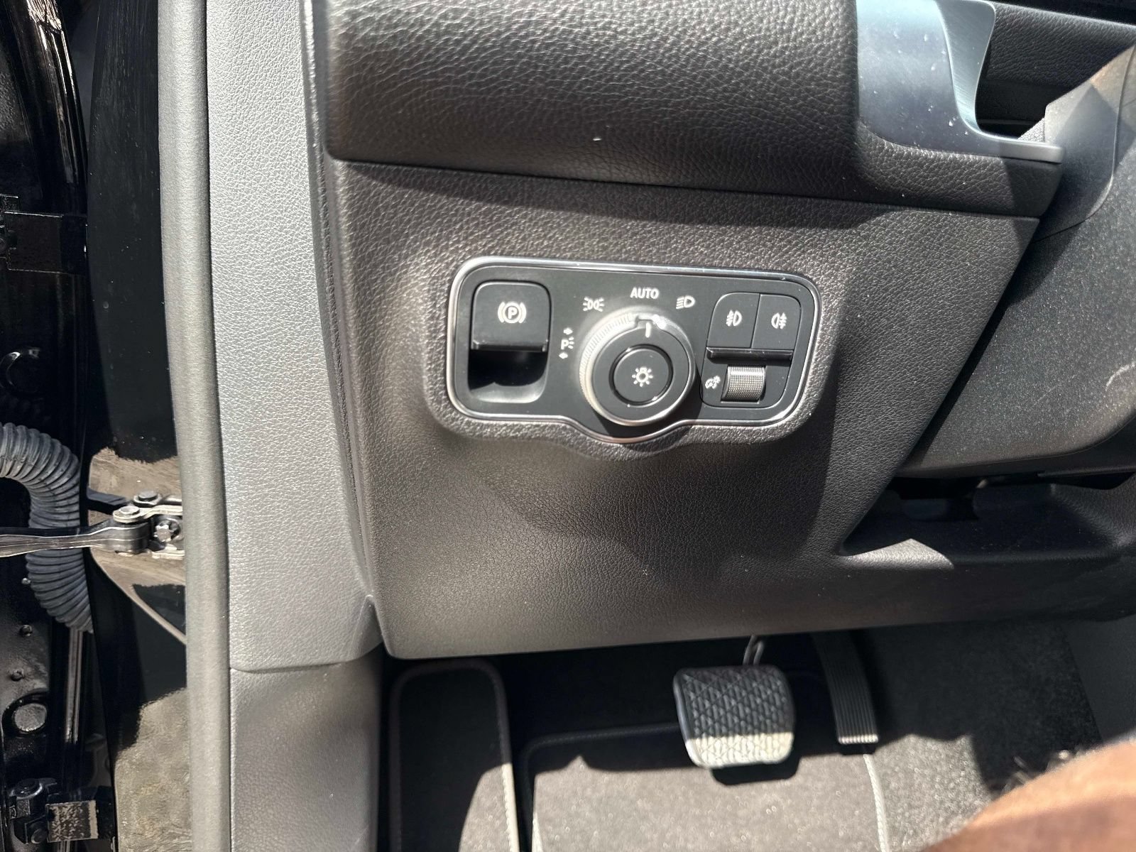 Used 2023 Mercedes-Benz GLB 250 image 28