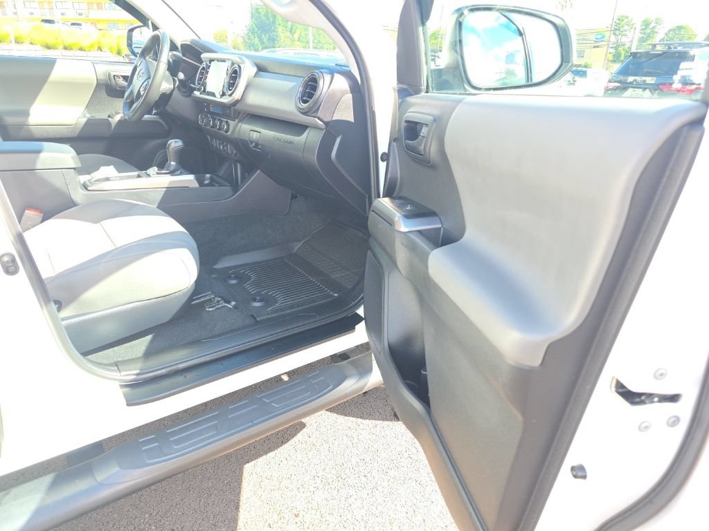 Used 2023 Toyota Tacoma SR5 w/ Technology Package AWD/4WD image 9