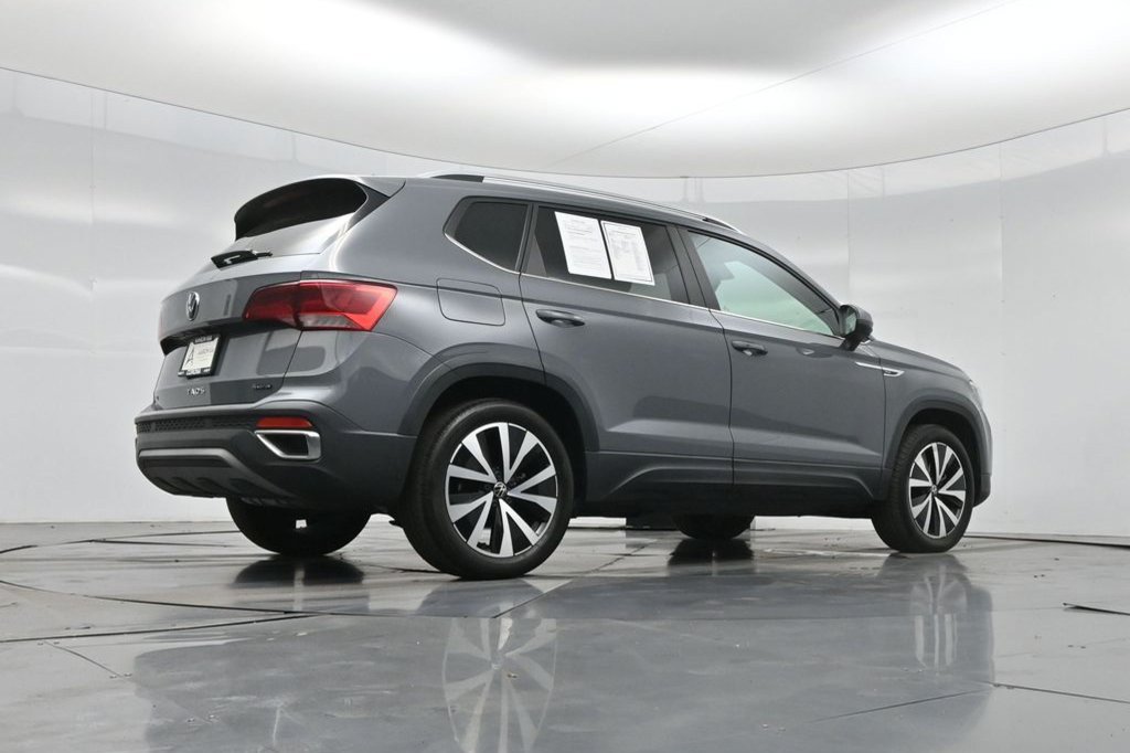 Used 2023 Volkswagen Taos SE w/ Panoramic Sunroof Package AWD/4WD image 19