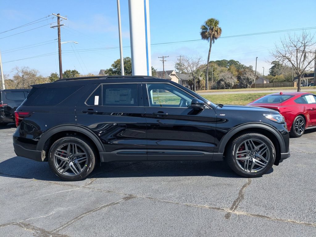 New 2026 Ford Explorer ST-Line w/ ST-Line Street Pack RWD image 3