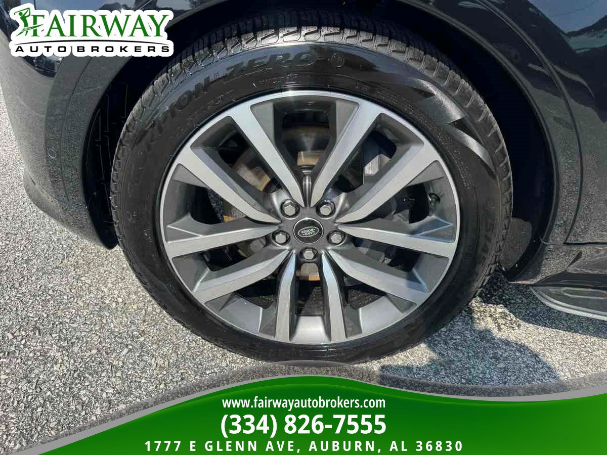 Used 2025 Land Rover Discovery Dynamic SE AWD/4WD image 32