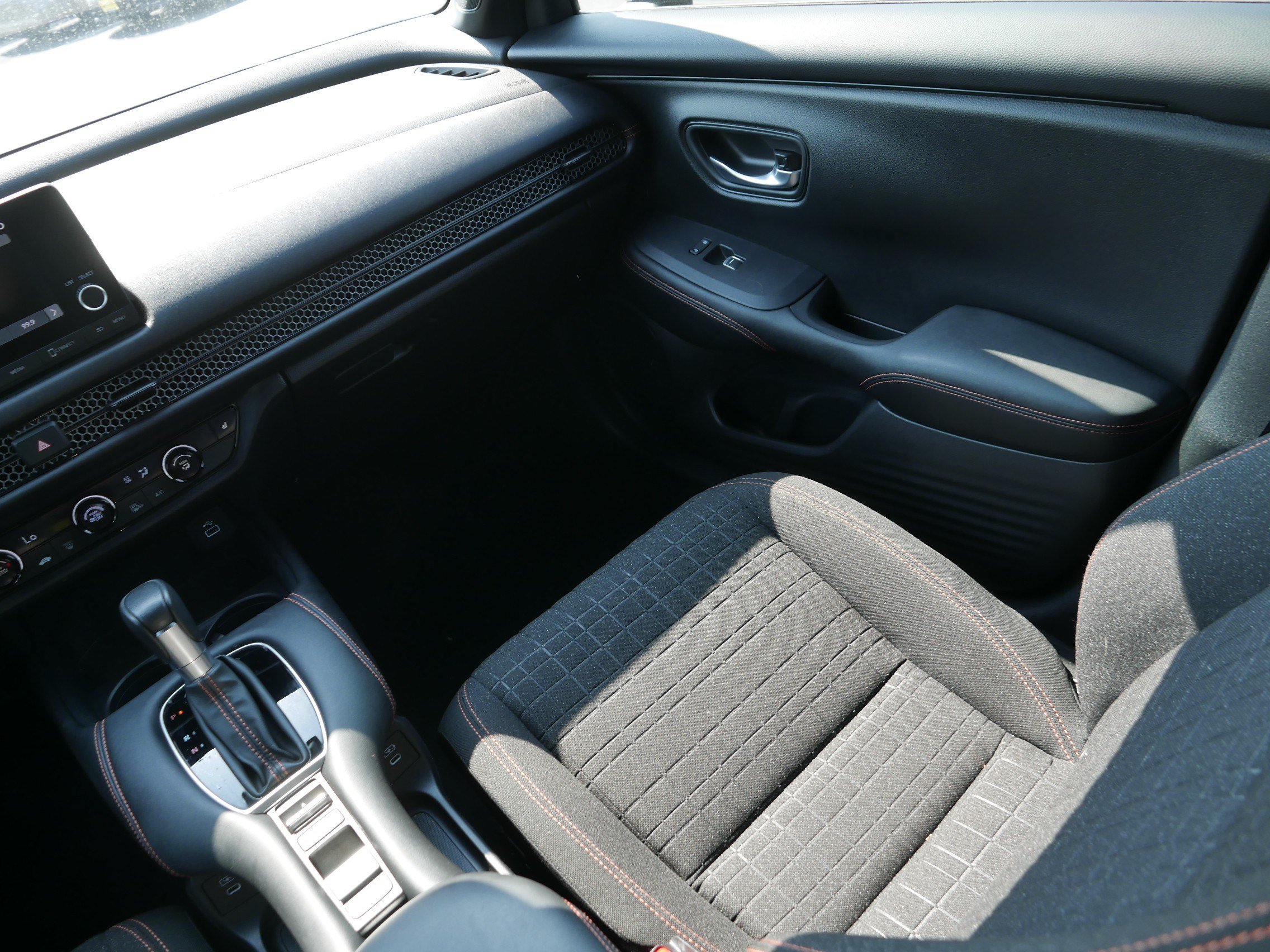 Used 2024 Honda HR-V Sport image 11