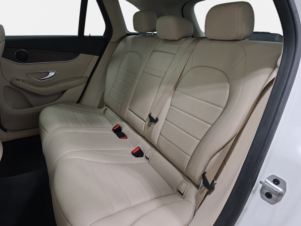 Used 2022 Mercedes-Benz GLC 300 4MATIC image 13