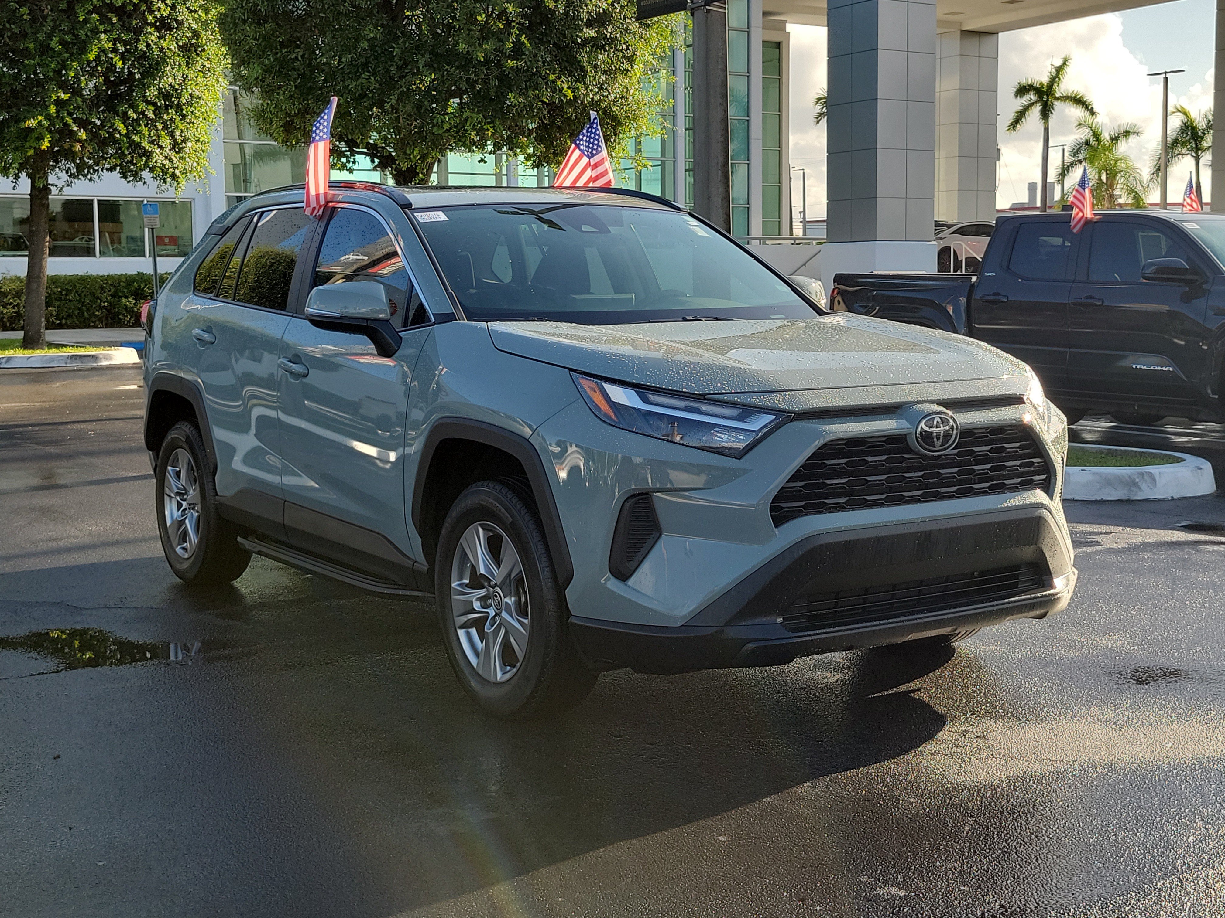 Used 2023 Toyota RAV4 XLE w/ Convenience Package FWD image 2