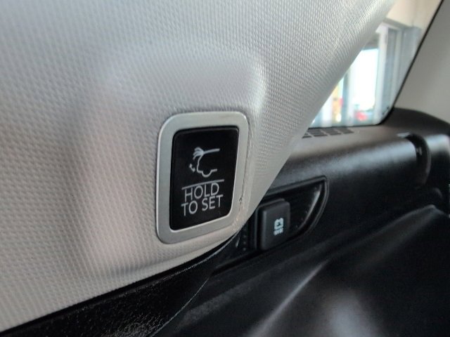 Used 2023 Jeep Grand Cherokee Limited image 10