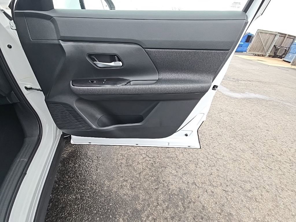 Used 2025 Nissan Kicks SV image 31