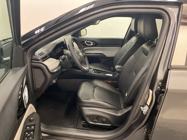 Used 2023 Jeep Compass Limited w/ Sun and Sound Group AWD/4WD image 9
