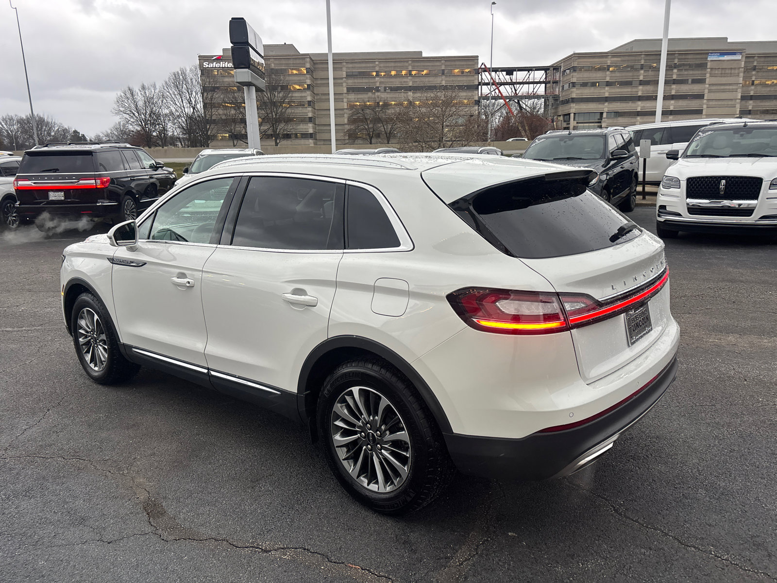 Certified 2023 Lincoln Nautilus FWD w/ Premium Package image 5