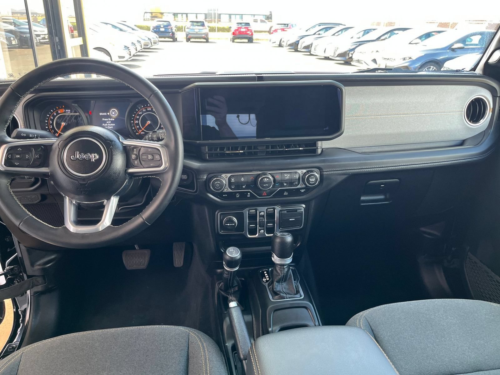 Used 2025 Jeep Wrangler Unlimited Sahara AWD/4WD image 31