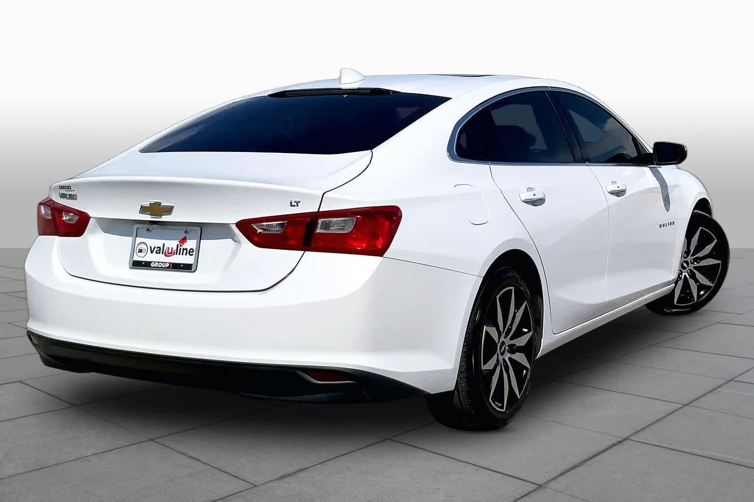 Used 2017 Chevrolet Malibu LT w/ Leather Package FWD image 13