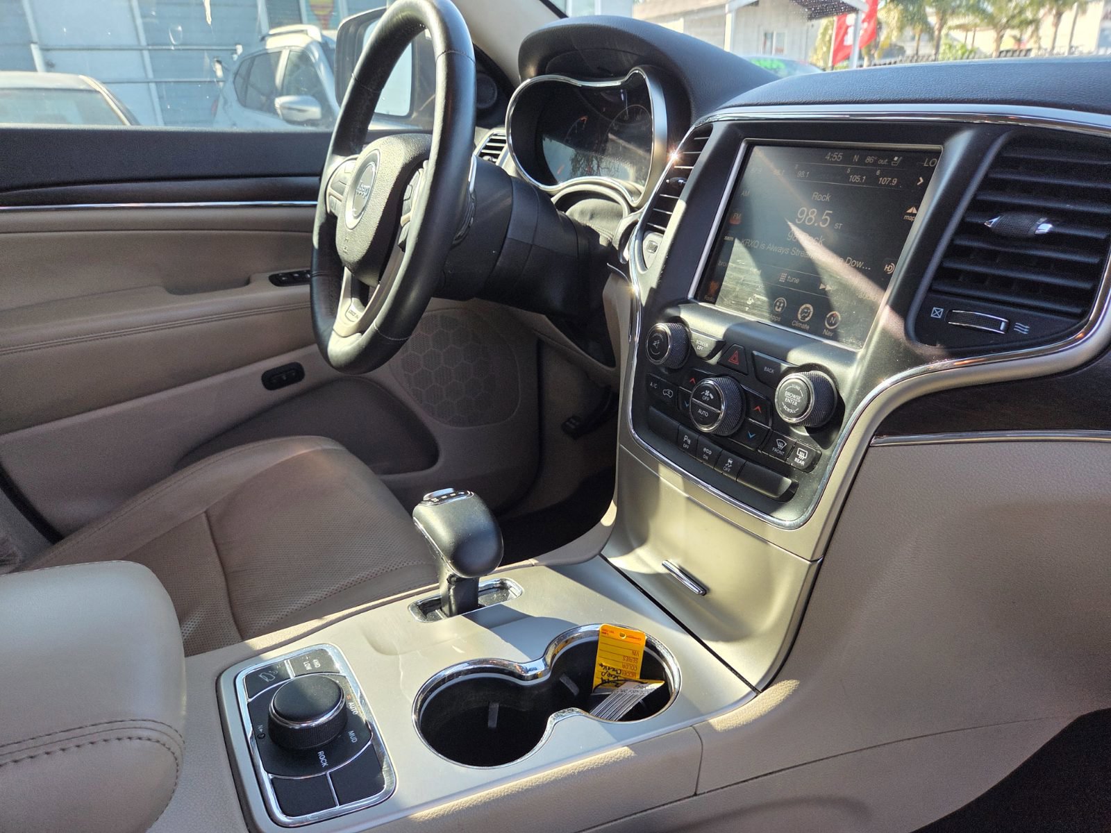 Used 2014 Jeep Grand Cherokee Limited w/ Luxury Group II image 16
