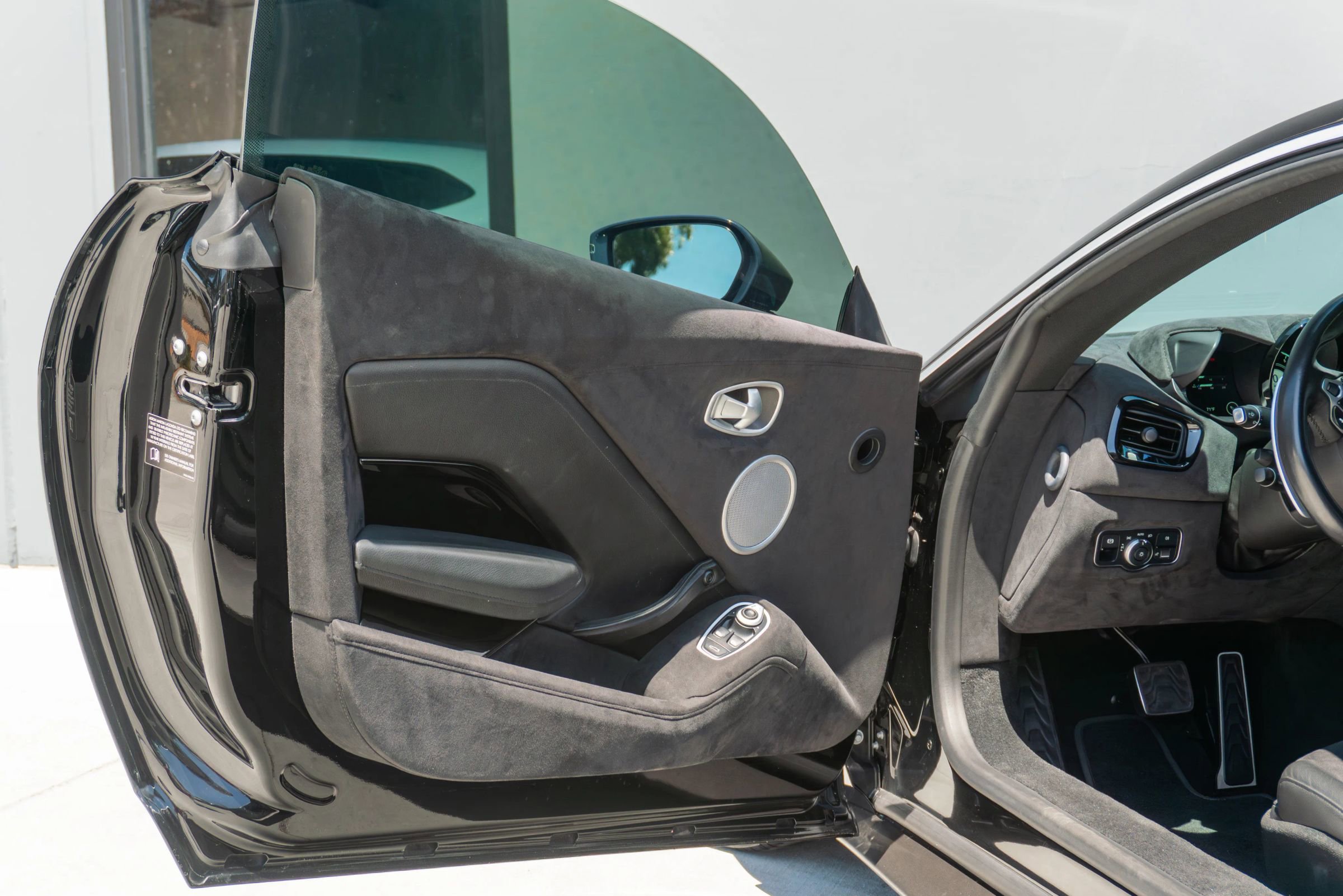 Used 2020 Aston Martin V8 Vantage Coupe image 52