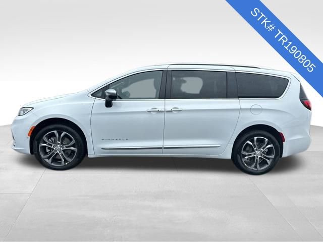 New 2026 Chrysler Pacifica Pinnacle image 4